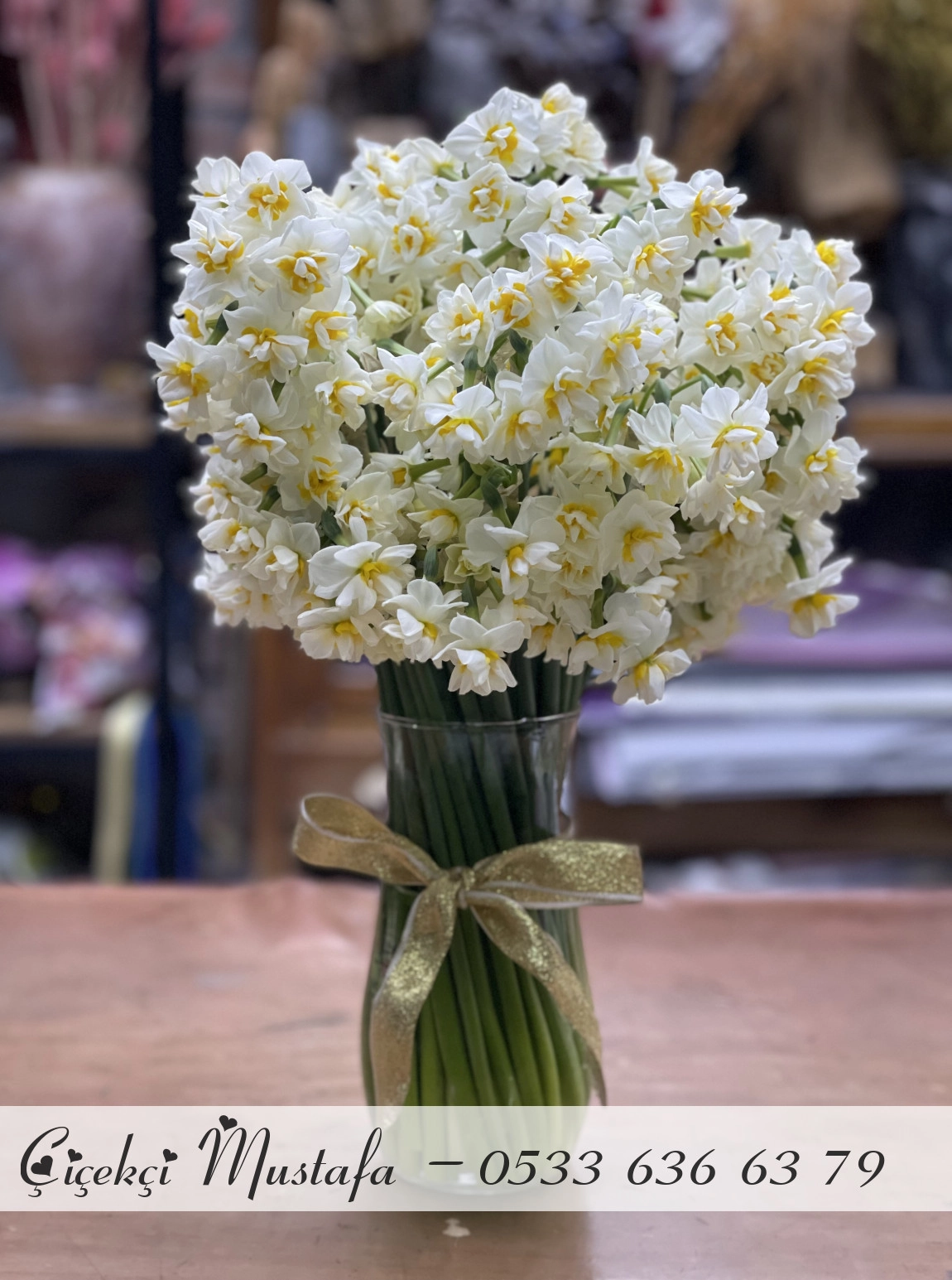 Cam Vazoda Nergisler