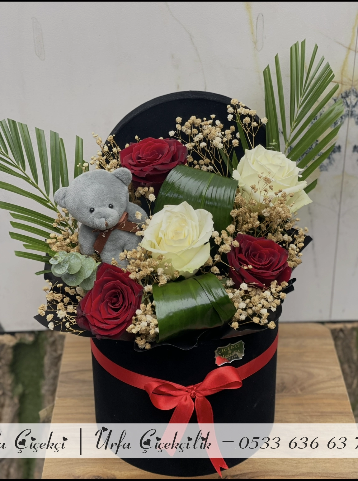 Siyah Kutuda Güller