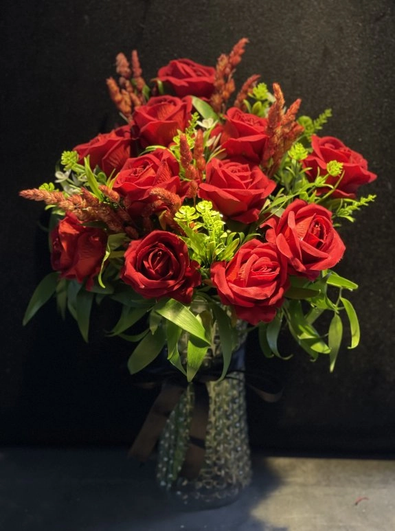 Cam Vazoda 11 Adet  Yapay  Gül