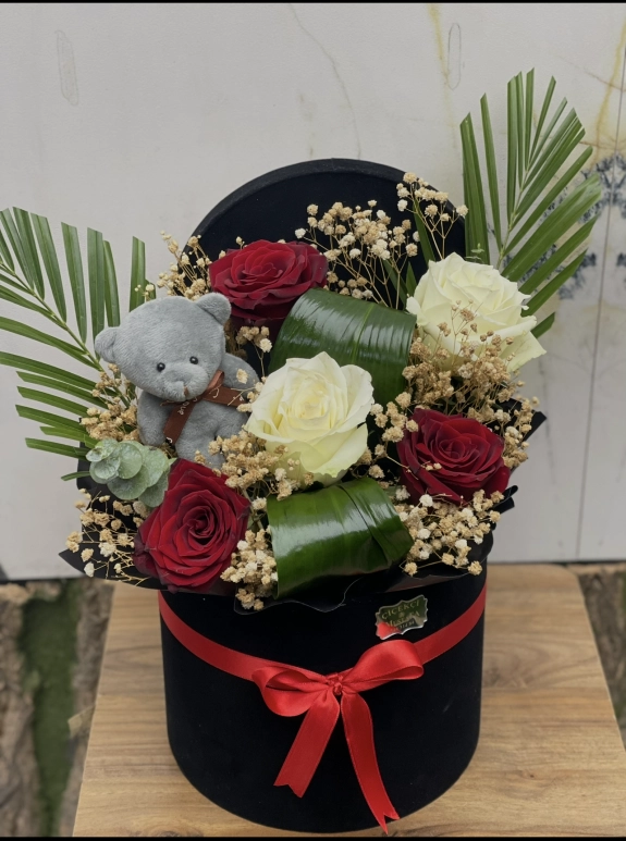 Siyah Kutuda Güller